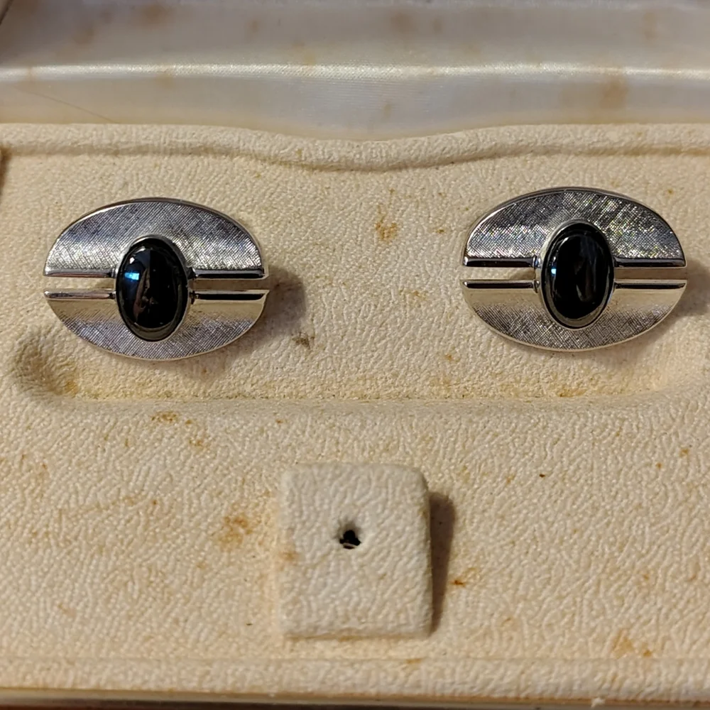 Vintage SWANK Black and Silver Tone Cuff Links